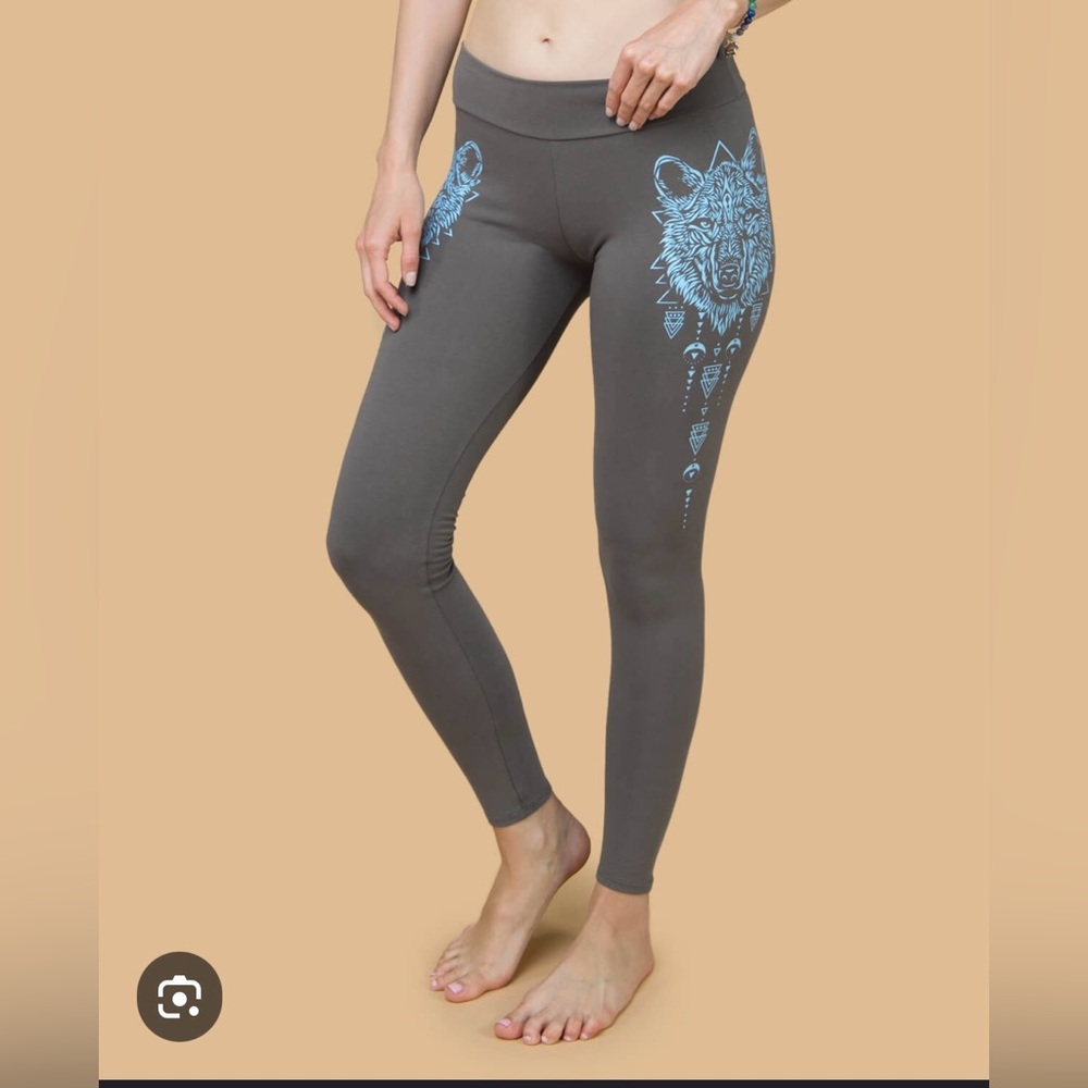 Yoga leggings, spirit of the wolf